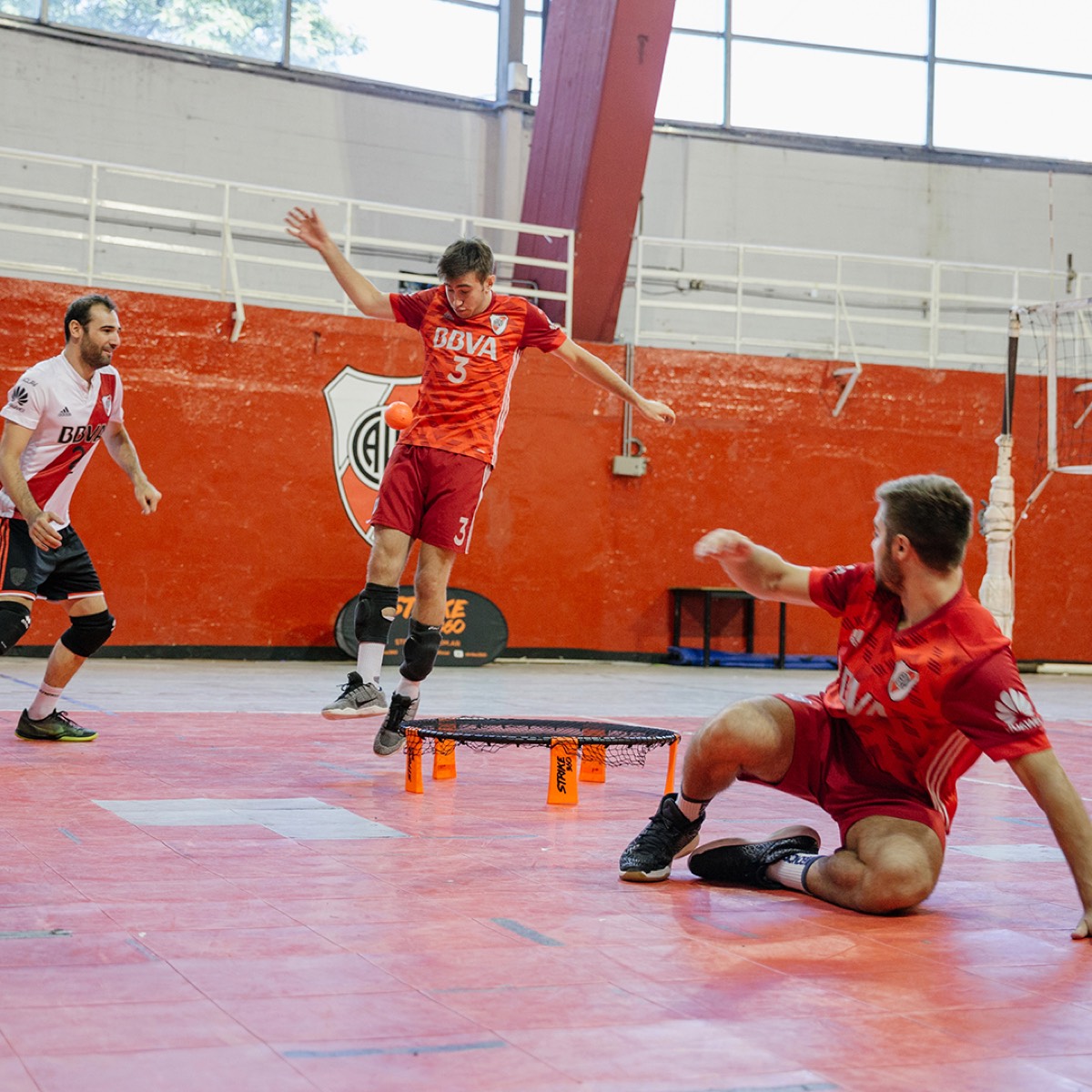 Partido de Strike 360 en cancha cubierta